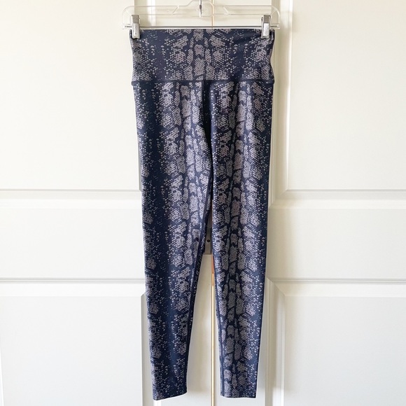 SoulCycle High Rise Milestone Sknakeskin Leggings Size Small - Picture 2 of 10